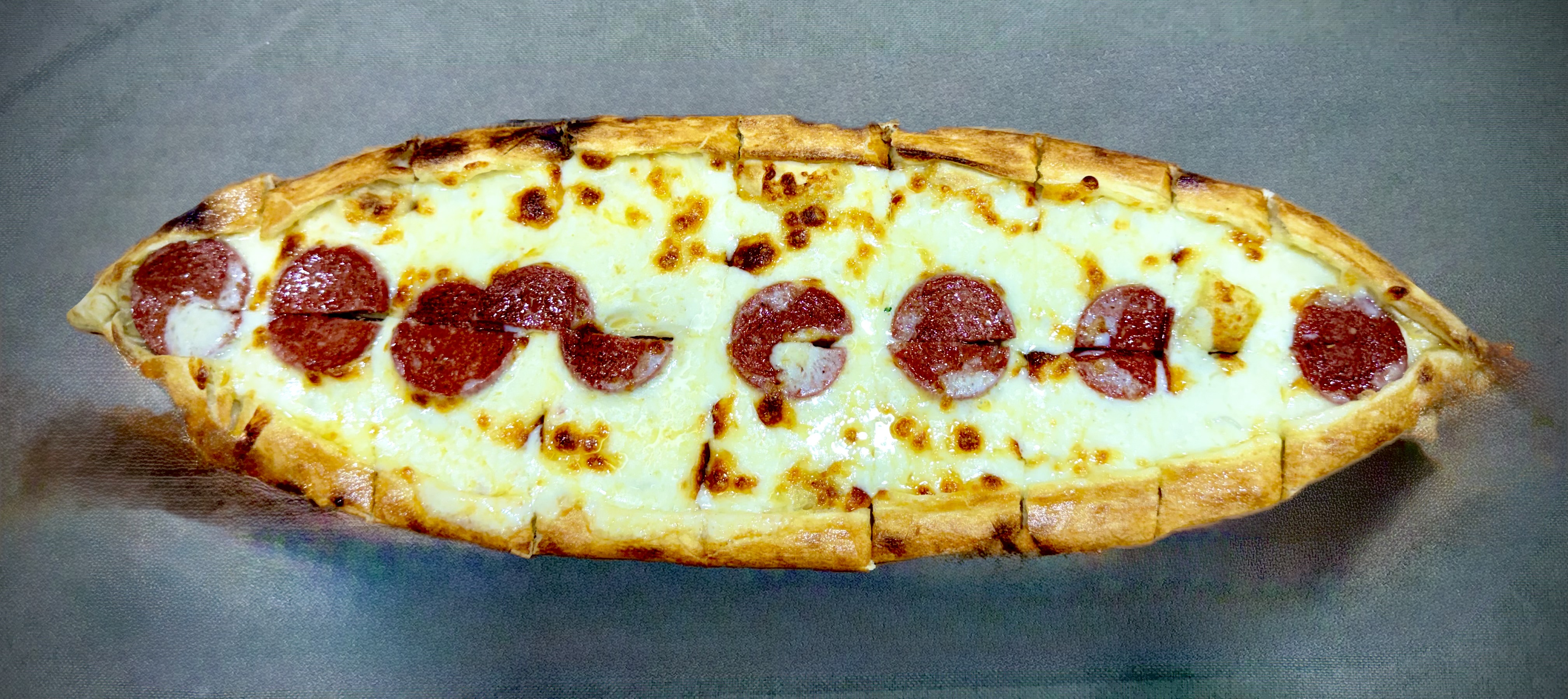 Sucuklu Kaşarlı Pide