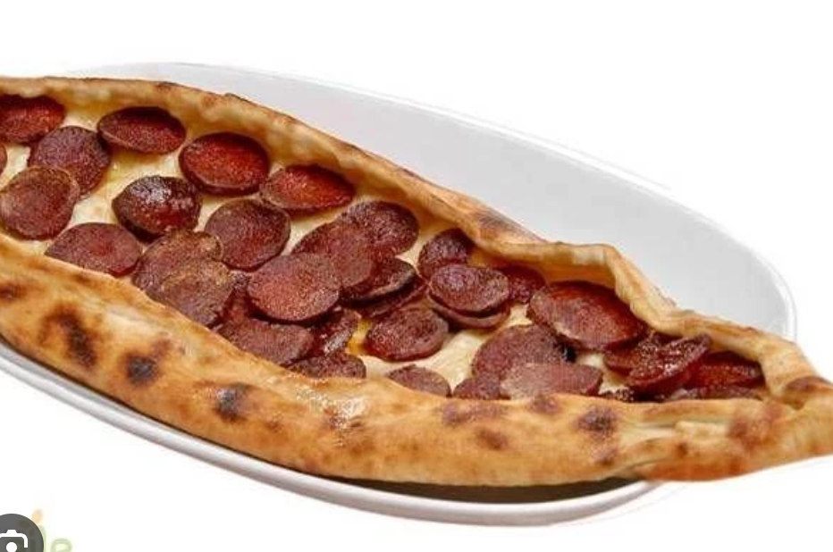 Sucuklu Pide